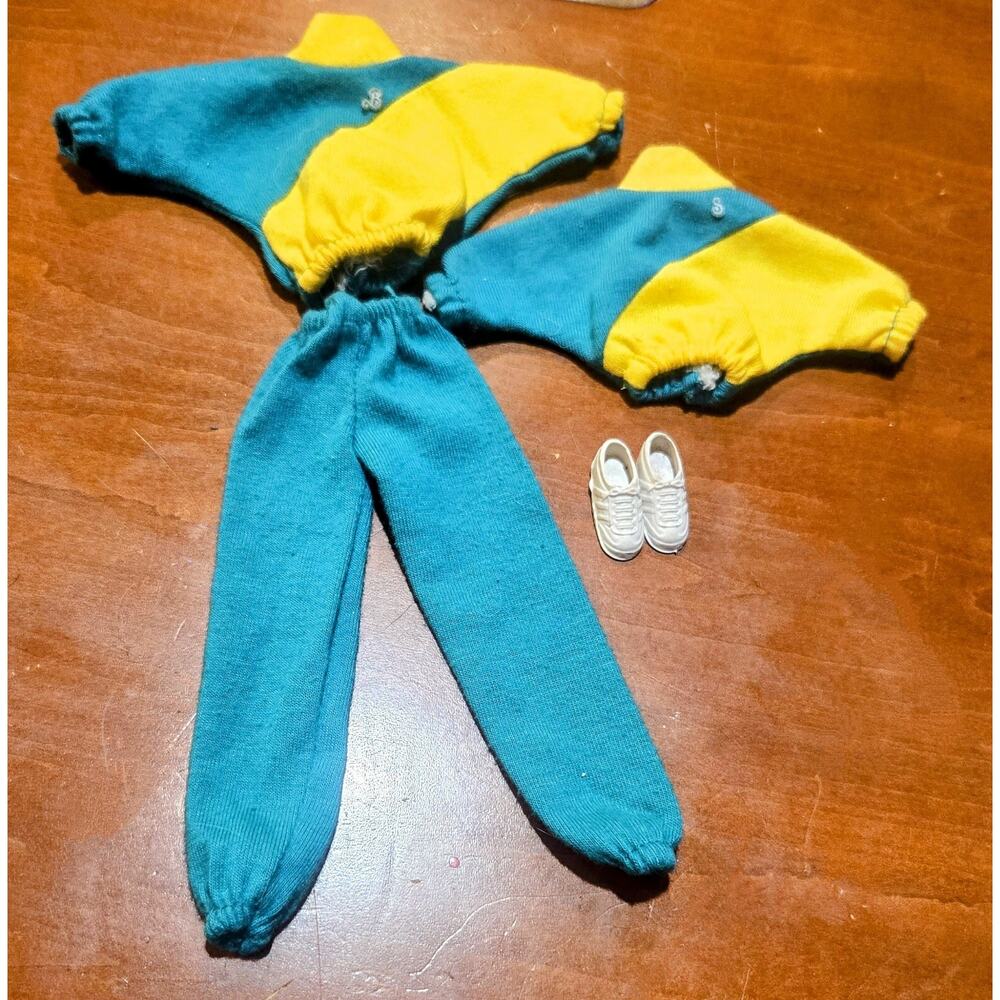1985 Barbie 'So Active' Track Suit And Skipper Jogging Sweatshirt White Shoes - Picture 2 of 5